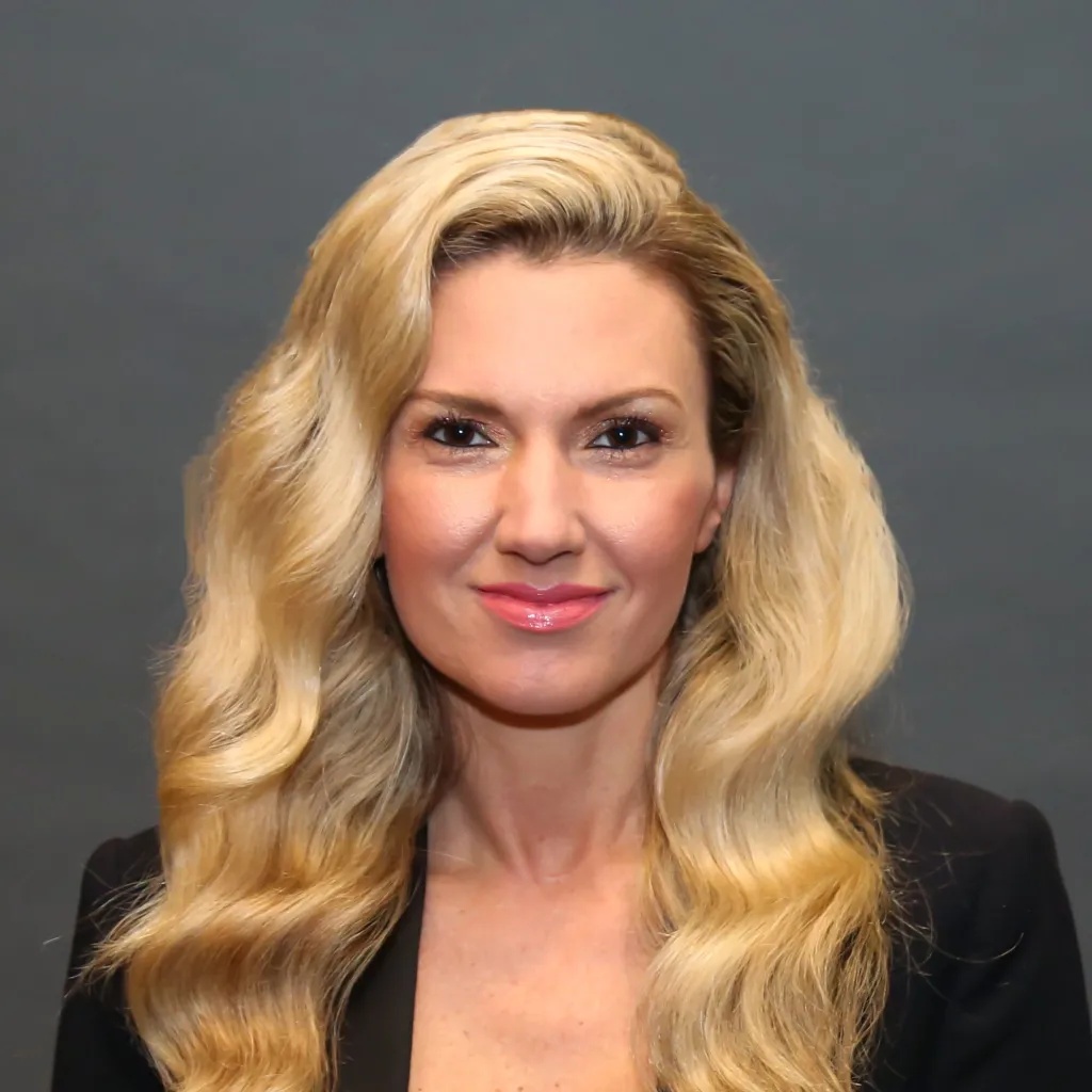 Pamela Columbia